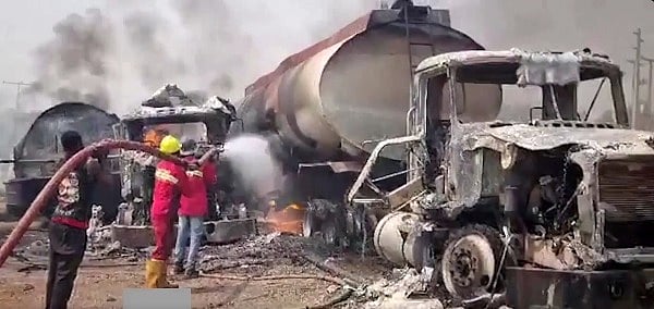 ನೈಜೀರಿಯಾ | ಟ್ಯಾಂಕರ್ ಪಲ್ಟಿ, ಸ್ಫೋಟ; ಪೆಟ್ರೋಲ್ ತುಂಬಿಕೊಳ್ಳಲು ಹೋದವರು ಸಾವು
