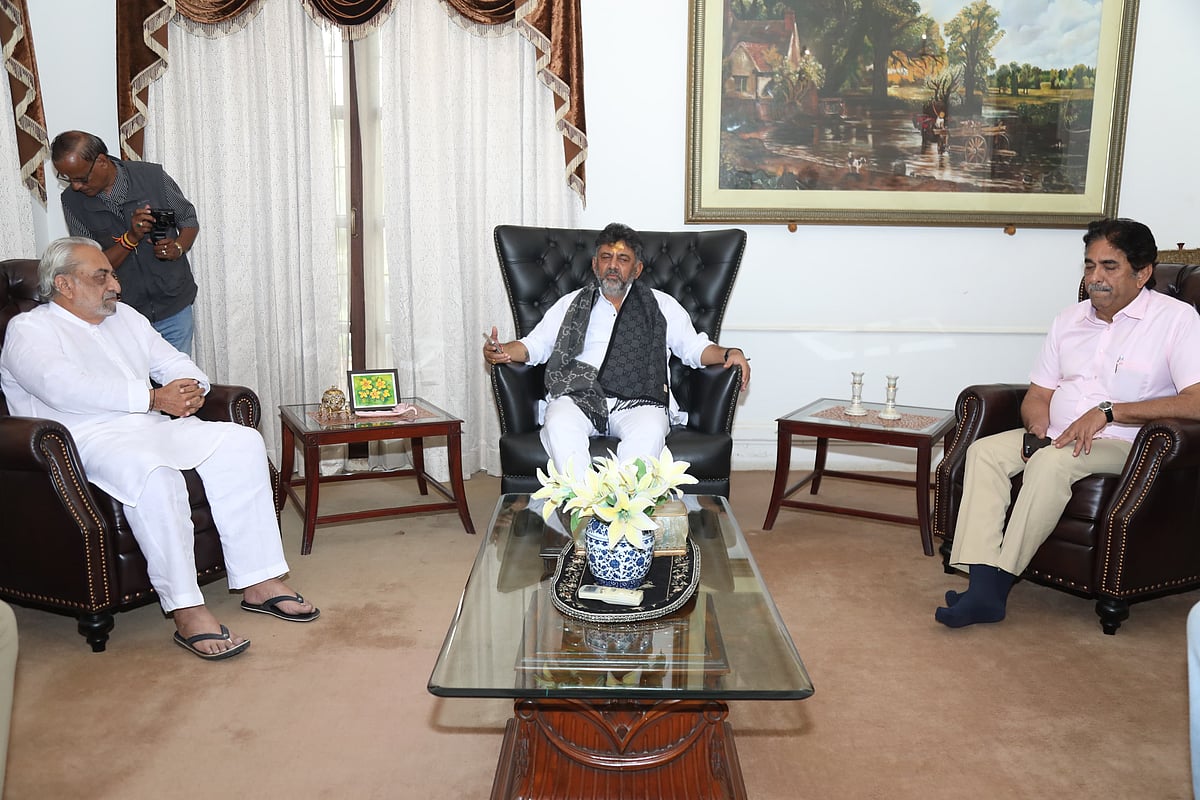 ಸತೀಶ ವಿರೋಧಿ ಬಣದಲ್ಲಿ ಗುರುತಿಸಿಕೊಂಡಿರುವ ಫಿರೋಜ್ ಸೇಠ್ ಮನೆಗೆ ಡಿಕೆಶಿ ಭೇಟಿ