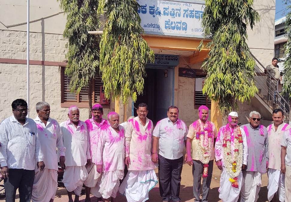 ಕೆಲವಡಿ ಪಿಕೆಪಿಎಸ್: ಮುಗಳೊಳ್ಳಿ 
ಅಧ್ಯಕ್ಷ, ತಳವಾರ ಉಪಾಧ್ಯಕ್ಷ 