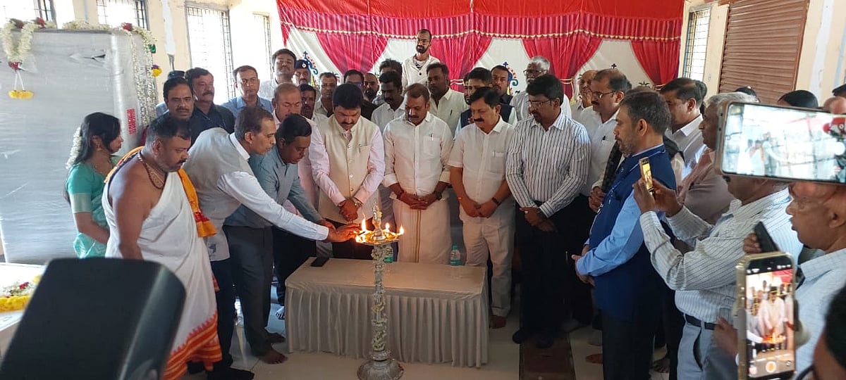 ಭದ್ರಾವತಿ ಆಕಾಶವಾಣಿ ನೂತನ ಟ್ರಾನ್ಸ್‌ಮೀಟರ್‌ಗೆ ಕೇಂದ್ರ ಸಚಿವ ಮುರುಗನ್ ಪೂಜೆ