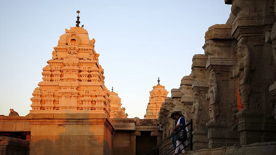 ಗಲಭೆಯ ನೆಲದಲ್ಲಿ ಸೌಹಾರ್ದದ ಹೊಳಹು: ಹಿಂದೂ ದೇಗುಲಕ್ಕೆ ಮುಸ್ಲಿಂ ವ್ಯಕ್ತಿ ಅಧ್ಯಕ್ಷ