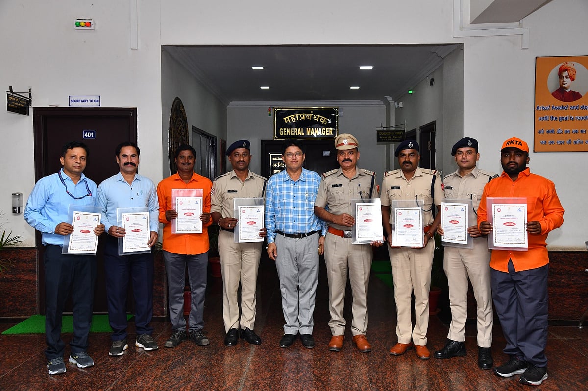 ಹುಬ್ಬಳ್ಳಿ: 10 ಸಿಬ್ಬಂದಿಗೆ ಸುರಕ್ಷತಾ ಪ್ರಶಸ್ತಿ 