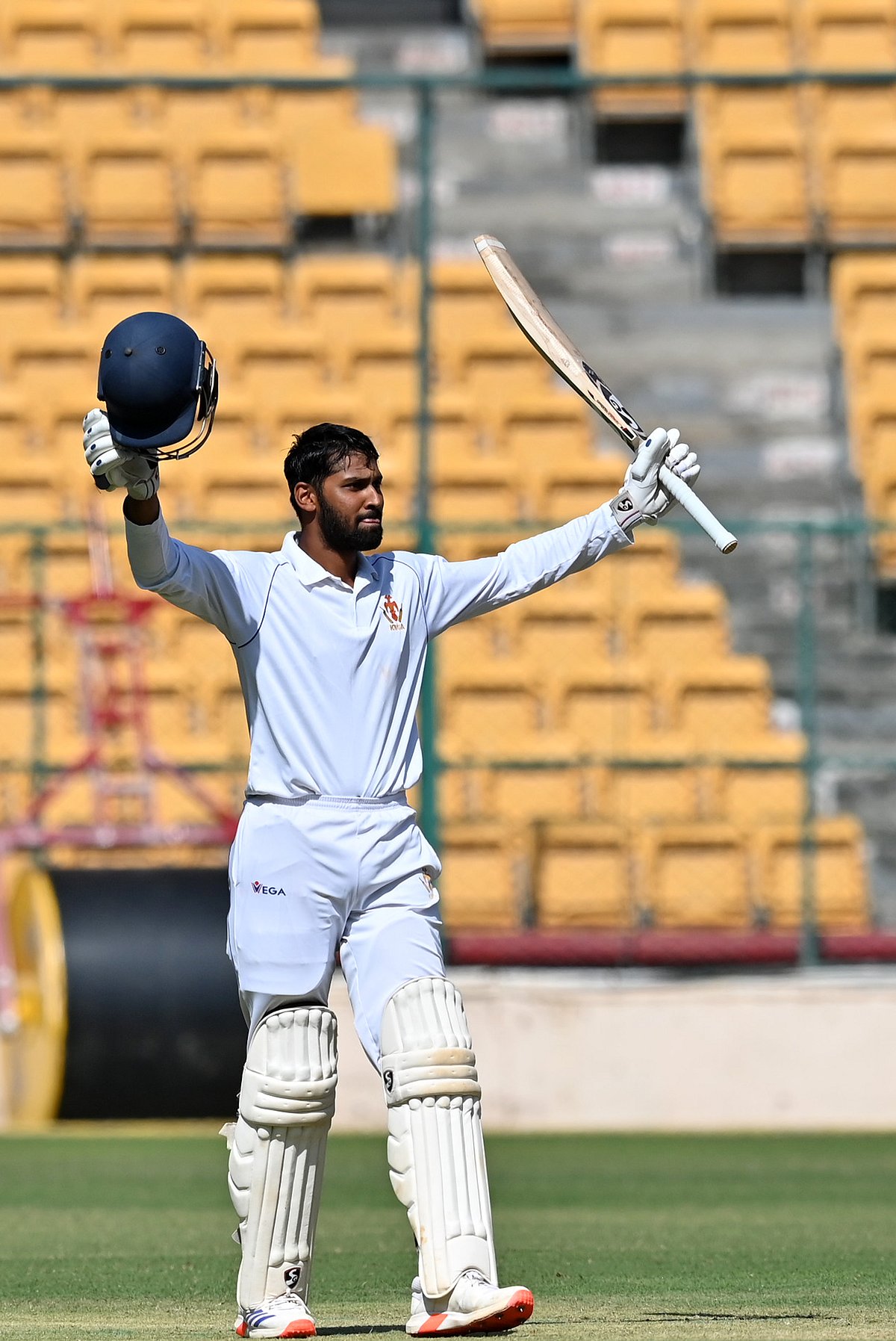 ಸ್ಮರಣ್ ಅವಿಸ್ಮರಣೀಯ ದ್ವಿಶತಕ 