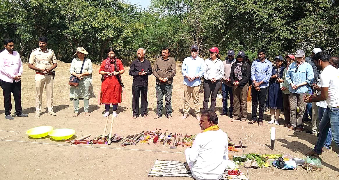 ಮೊಳಕಾಲ್ಮುರು: ಪುರಾತತ್ವ ಶಾಸ್ತ್ರದ ಉತ್ಖನನ ಕಾರ್ಯಕ್ಕೆ ಚಾಲನೆ