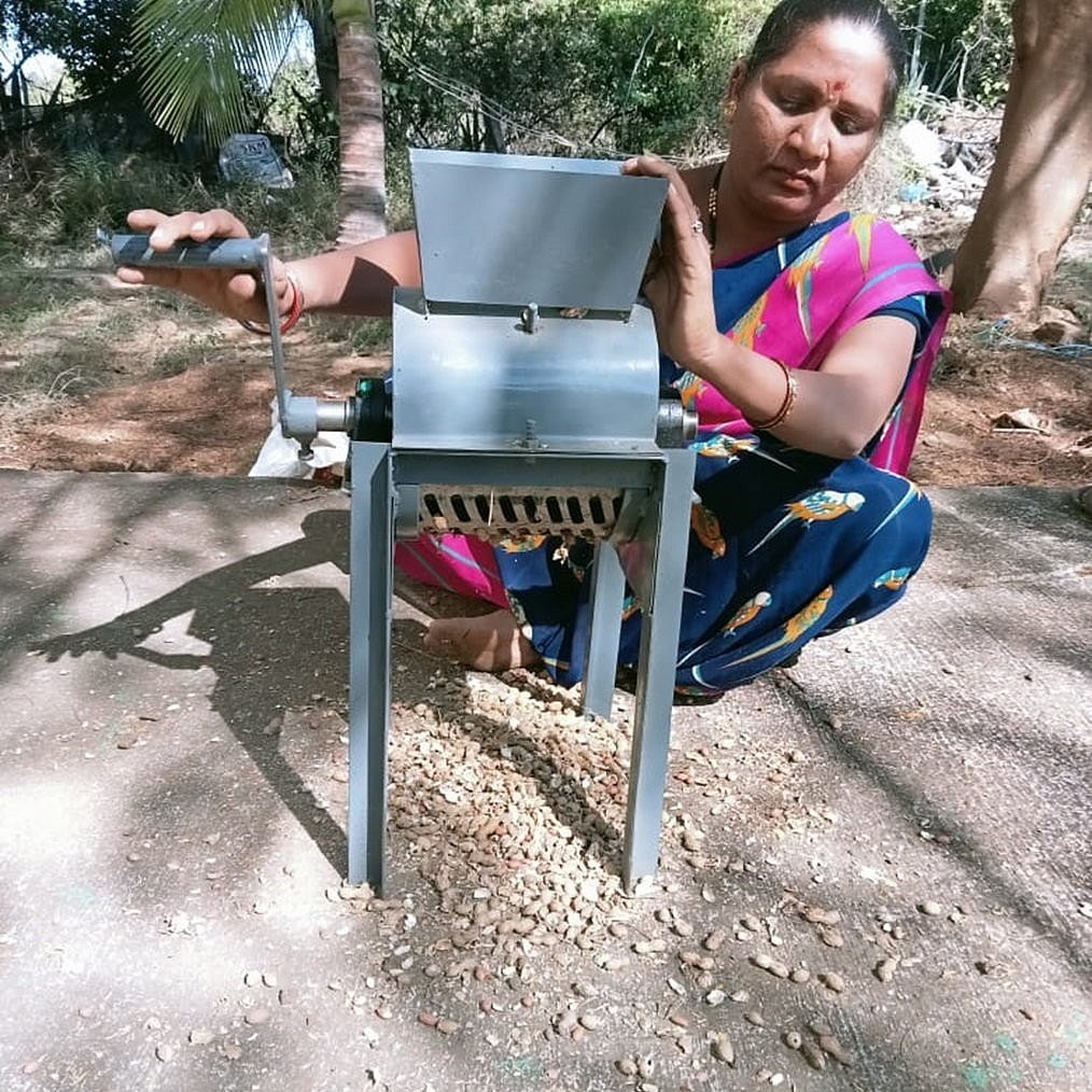 ಶಿವಮೊಗ್ಗ: ಶೇಂಗಾ ಸುಲಿವ ಕೈಯಂತ್ರಕ್ಕೆ ಪೇಟೆಂಟ್ ಶ್ರೇಯ 