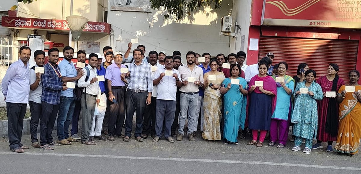 ಶ್ರೀರಂಗಪಟ್ಟಣ: ಎನ್‌ಪಿಎಸ್‌ ವಿರೋಧಿಸಿ ಅಂಚೆ ಪತ್ರ ಚಳವಳಿ