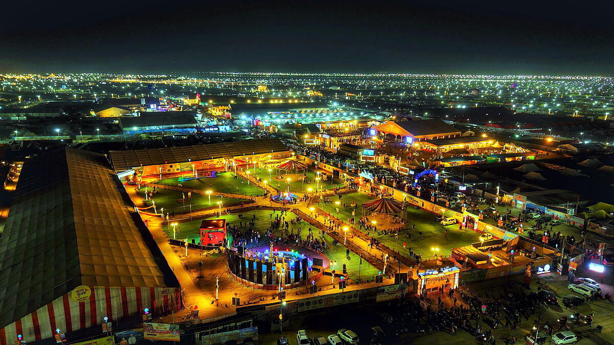 ಕುಂಭಮೇಳದಲ್ಲಿ ಶಾರ್ಟ್‌ ಸರ್ಕೀಟ್‌: ಹೊತ್ತಿ ಉರಿದ ಎರಡು ಕಾರು, 18 ಕ್ಯಾಂಪ್‌ಗಳು