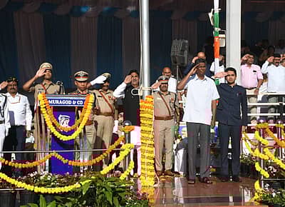 ಬೆಳಗಾವಿಯಲ್ಲಿ ಧ್ವಜಾರೋಹಣ ನೆರವೇರಿಸಿದ ಸಚಿವ ಸತೀಶ ಜಾರಕಿಹೊಳಿ