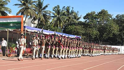ಬೆಳಗಾವಿಯಲ್ಲಿ ಪೊಲೀಸರ ಪಥ ಸಂಚಲನ