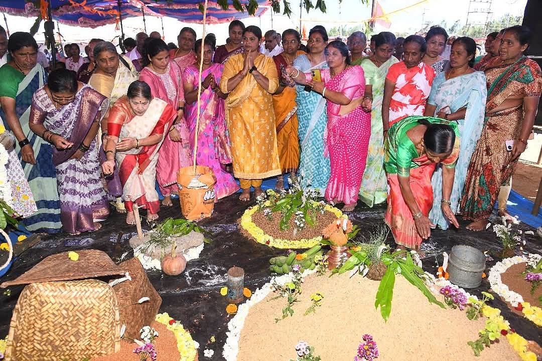 ಕುಂಬಾರನಹಳ್ಳಿಯಲ್ಲಿ ಸುಗ್ಗಿ ಸಂಭ್ರಮ; ಗಮನ ಸೆಳೆದ ರಾಸುಗಳ ಮೆರವಣಿಗೆ