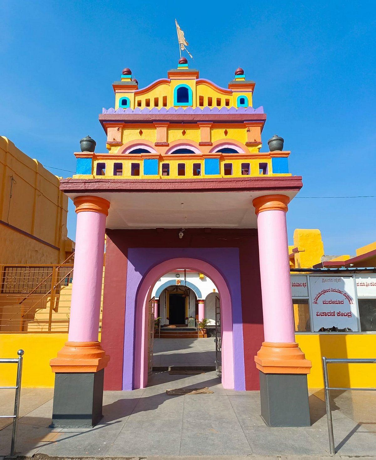 'ಗುರು'ವಿಲ್ಲದ ಮುದೇನೂರು ಮಠ ಭಣ ಭಣ