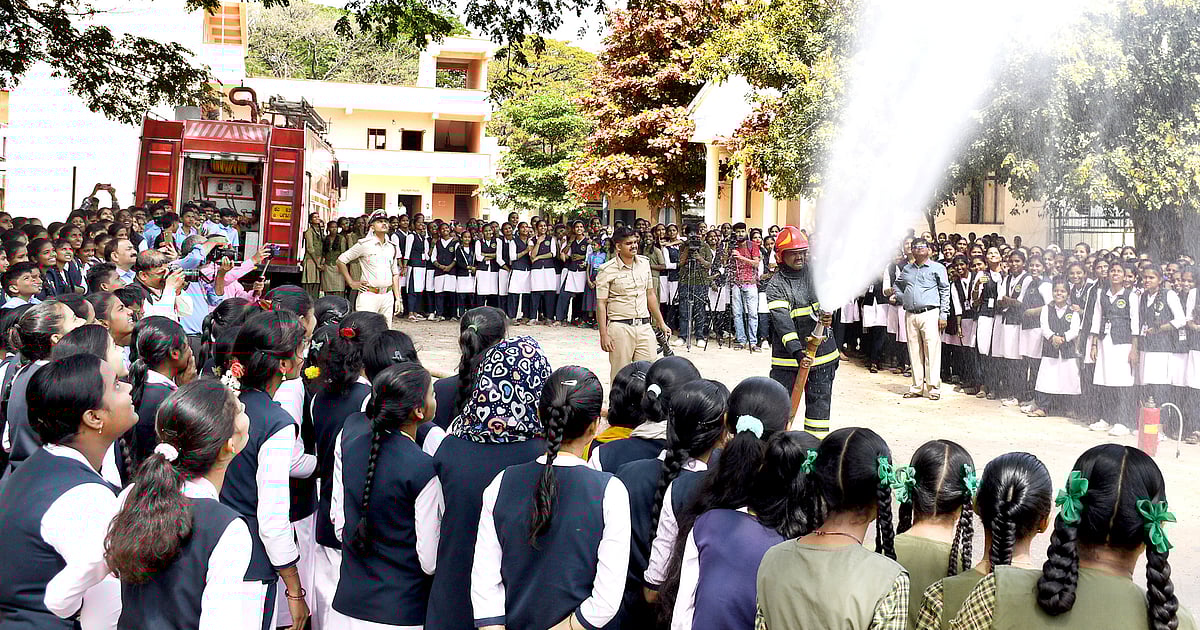 ಸರ್ಕಾರಿ ಬಾಲಿಕಾ ಪಿಯು ಕಾಲೇಜು: ಅಗ್ನಿ ಅವಘಡ ಪ್ರಾತ್ಯಕ್ಷಿಕೆ