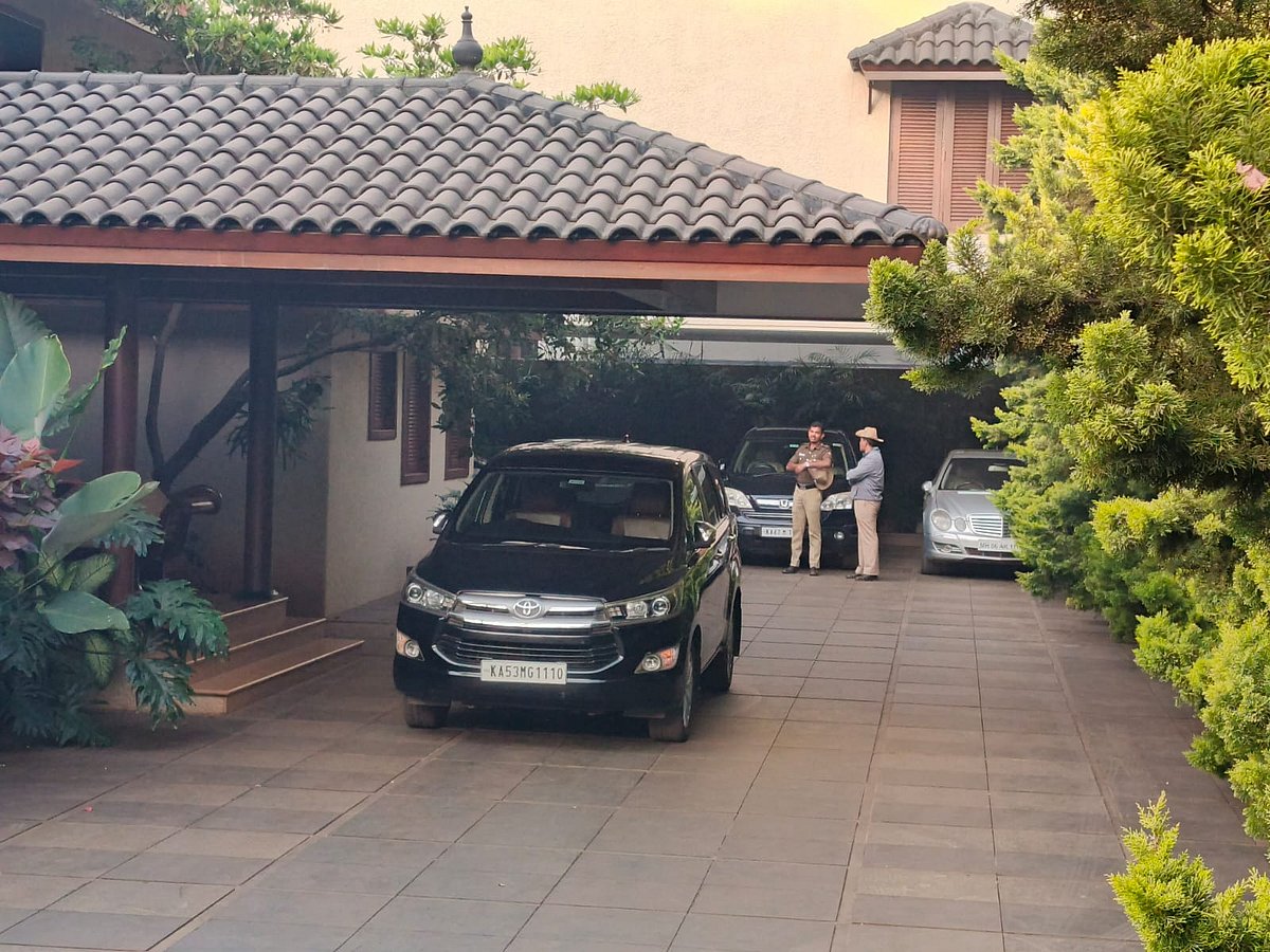 ಬೆಳಗಾವಿ: ನಾಲ್ವರು ಉದ್ಯಮಿಗಳ ಮನೆಗಳ ಮೇಲೆ ಐಟಿ ಅಧಿಕಾರಿಗಳ ದಾಳಿ 

