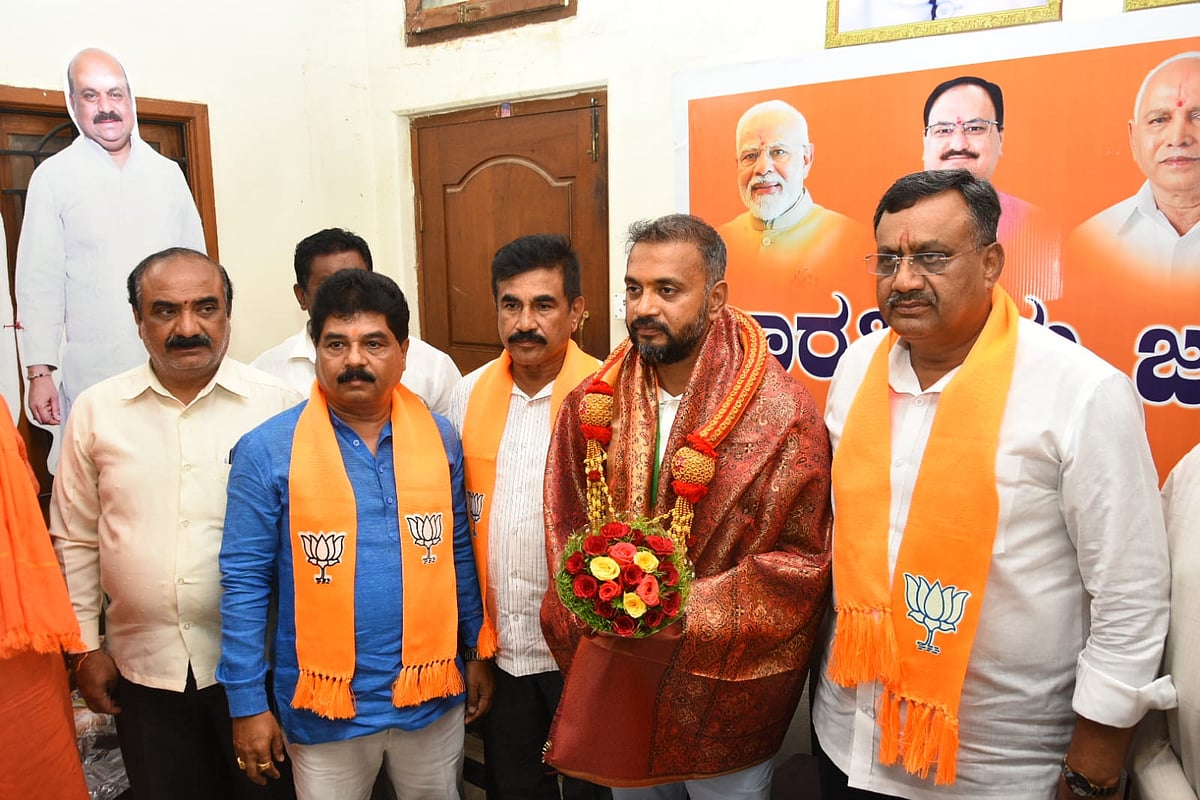 ಅಧ್ಯಕ್ಷರ ನೇಮಕಕ್ಕೆ ವಿರೋಧ: ಪಕ್ಷದ ಕಚೇರಿಗೆ ನುಗ್ಗಿ ಸುಧಾಕರ್ ಬೆಂಬಲಿಗರ ಆಕ್ರೋಶ