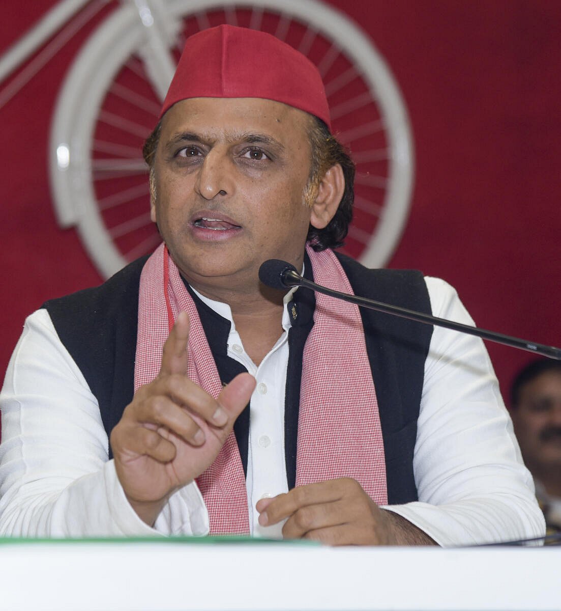 ನಕಲಿ ಮತದಾನಕ್ಕೆ ಕಡಿವಾಣ | ಆಧಾರ್ ಕಾರ್ಡ್‌ಗೆ ಚಿಪ್ ಅಳವಡಿಸಬೇಕು: ಅಖಿಲೇಶ್ ಯಾದವ್