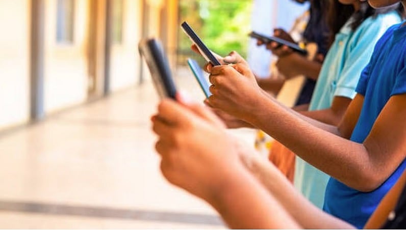 ಶೇ 76ರಷ್ಟು ಮಕ್ಕಳು ಸಾಮಾಜಿಕ ಮಾಧ್ಯಮಗಳಿಗಾಗಿ ಸ್ಮಾರ್ಟ್‌ಫೋನ್‌ ಬಳಸುತ್ತಿದ್ದಾರೆ!