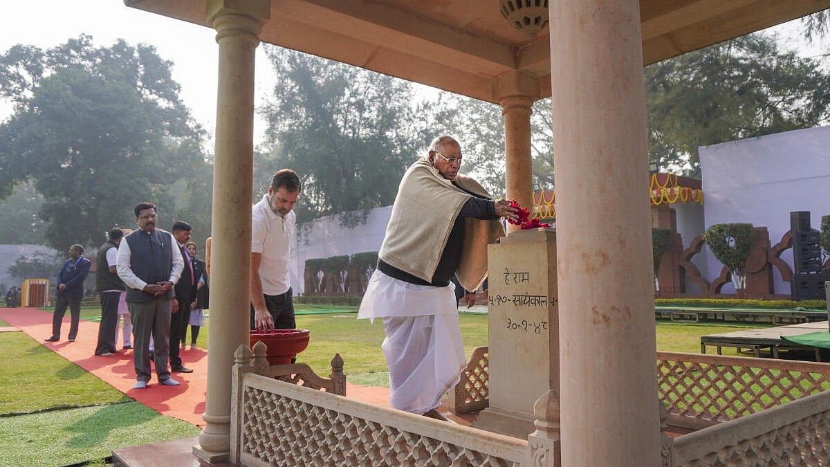 ಗಾಂಧೀಜಿ ತ್ಯಾಗ ಹಳಿಯುವ ಆಡಳಿತ ಮೆಚ್ಚುವವರಿದ್ದಾರೆ: BJP-RSS ವಿರುದ್ಧ ಕೈ ಕಿಡಿ