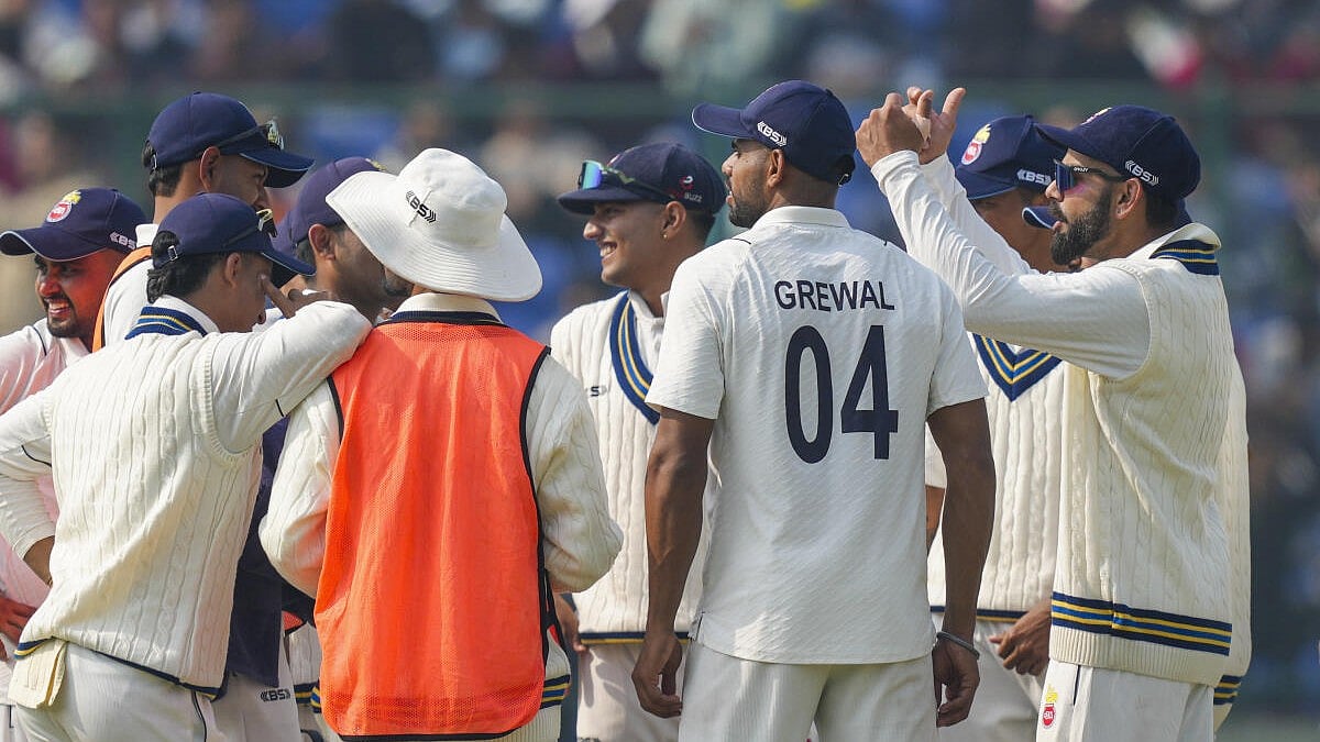 ರಣಜಿ | ಕೋಟ್ಲಾದಲ್ಲಿ ಕೊಹ್ಲಿ ಆಟ: ಕ್ರೀಡಾಂಗಣದಲ್ಲಿ ಕಿಕ್ಕಿರಿದ ಪ್ರೇಕ್ಷಕರು