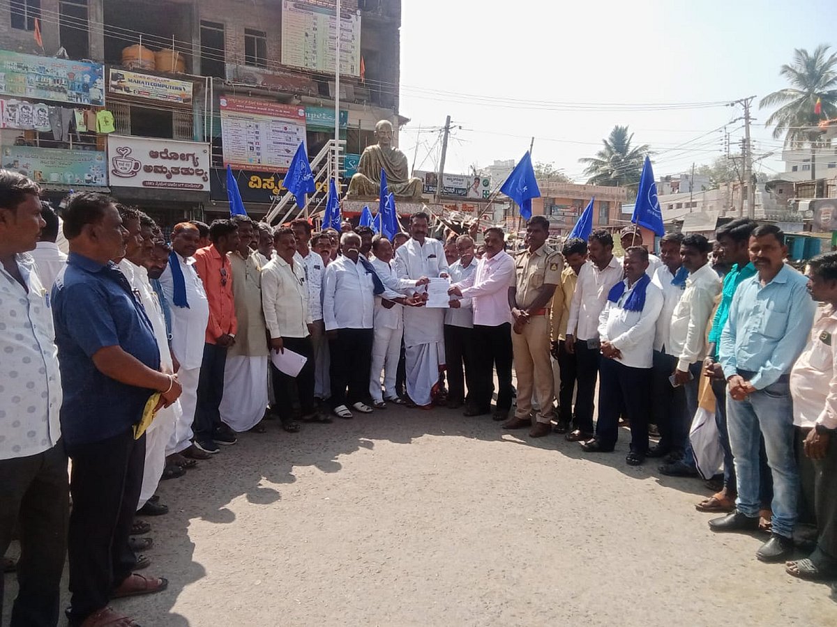 ಸುರಪುರ | ಮನುಸ್ಮೃತಿ ಜಾರಿಗೆ ಯತ್ನ: ಆರೋಪ