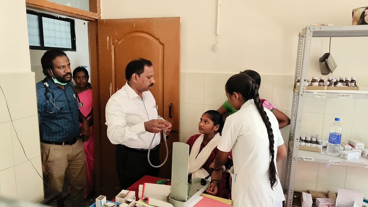 ರಾಯಚೂರು |  ಆರೋಗ್ಯ ಕೇಂದ್ರಗಳಿಗೆ ಡಿಎಚ್‌ಒ ಭೇಟಿ: ಪರಿಶೀಲನೆ