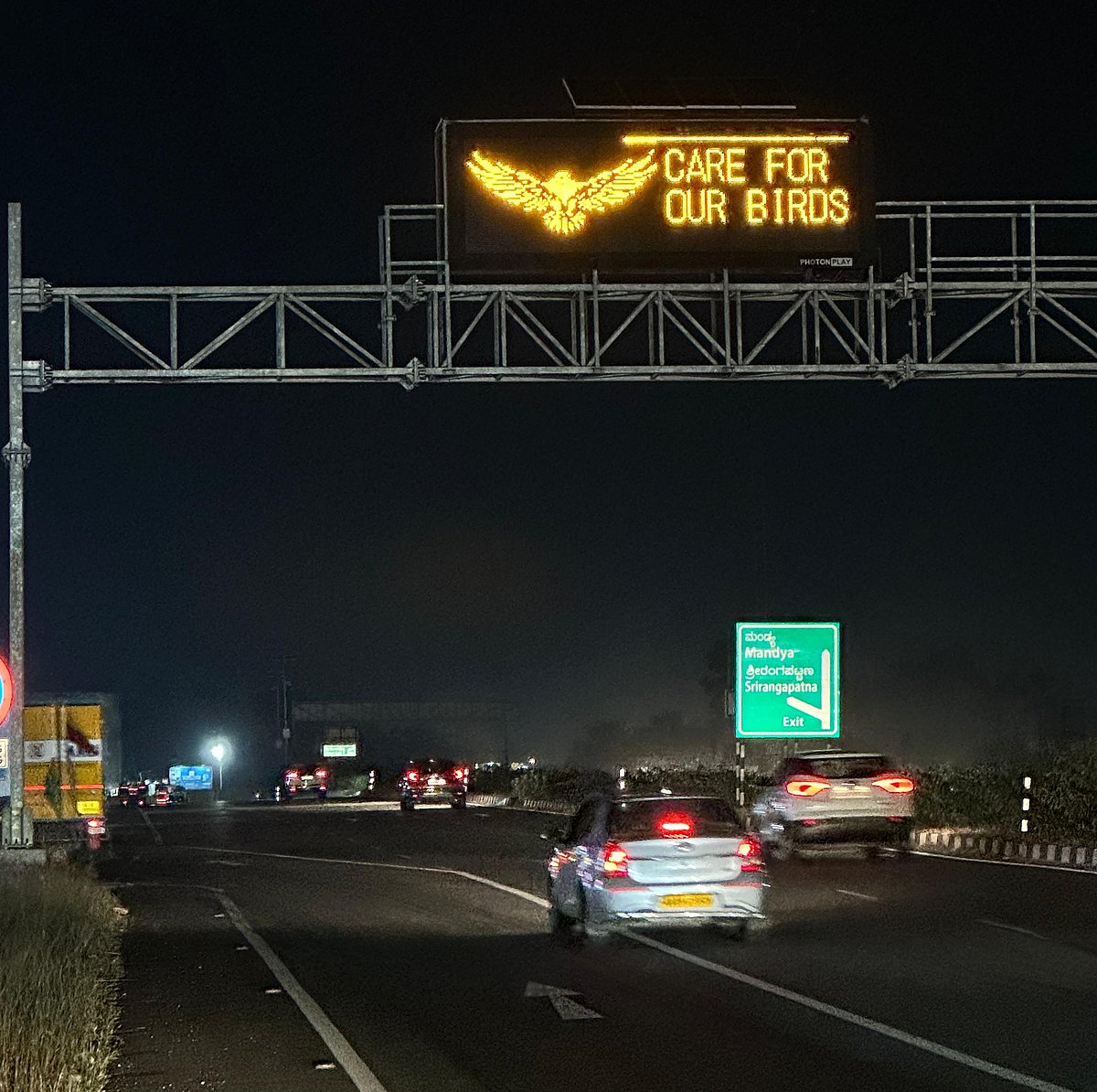 ಬೆಂಗಳೂರು–ಮೈಸೂರು ಹೆದ್ದಾರಿ; ಜಾಗೃತಿ ಶೀರ್ಷಿಕೆ ಪ್ರದರ್ಶನ: ಸೂಚನಾ ಫಲಕಕ್ಕೆ ಕ್ರಮ