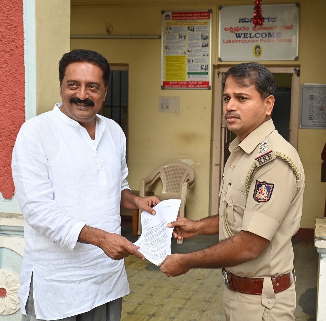 ನಕಲಿ ಫೋಟೊ: ಪ್ರಶಾಂತ್ ಸಂಬರಗಿ ವಿರುದ್ಧ ಪ್ರಕಾಶ್ ರಾಜ್ ದೂರು