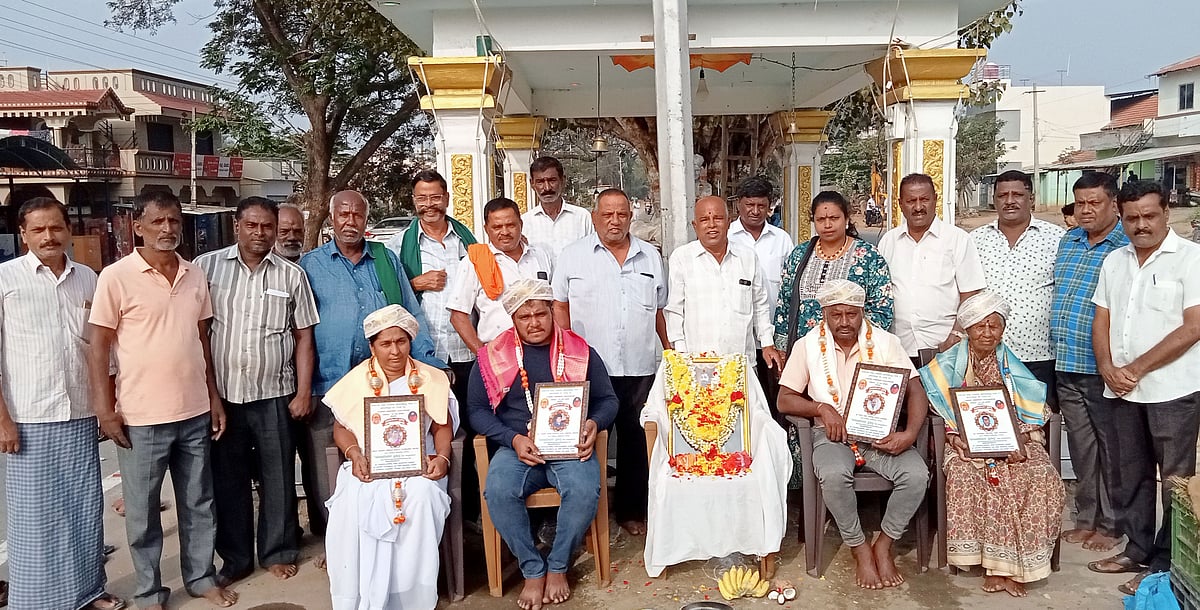 ಶ್ರೀರಂಗಪಟ್ಟಣ: ಮಡಿವಾಳ ಮಾಚಿದೇವರ ಪ್ರಶಸ್ತಿ ಪ್ರದಾನ