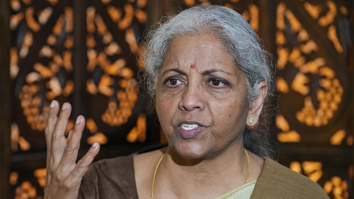 ರೂಪಾಯಿ ಕುಸಿದಿರುವುದು ಅಮೆರಿಕ ಡಾಲರ್ ಎದುರಷ್ಟೇ: ನಿರ್ಮಲಾ ಸೀತಾರಾಮನ್