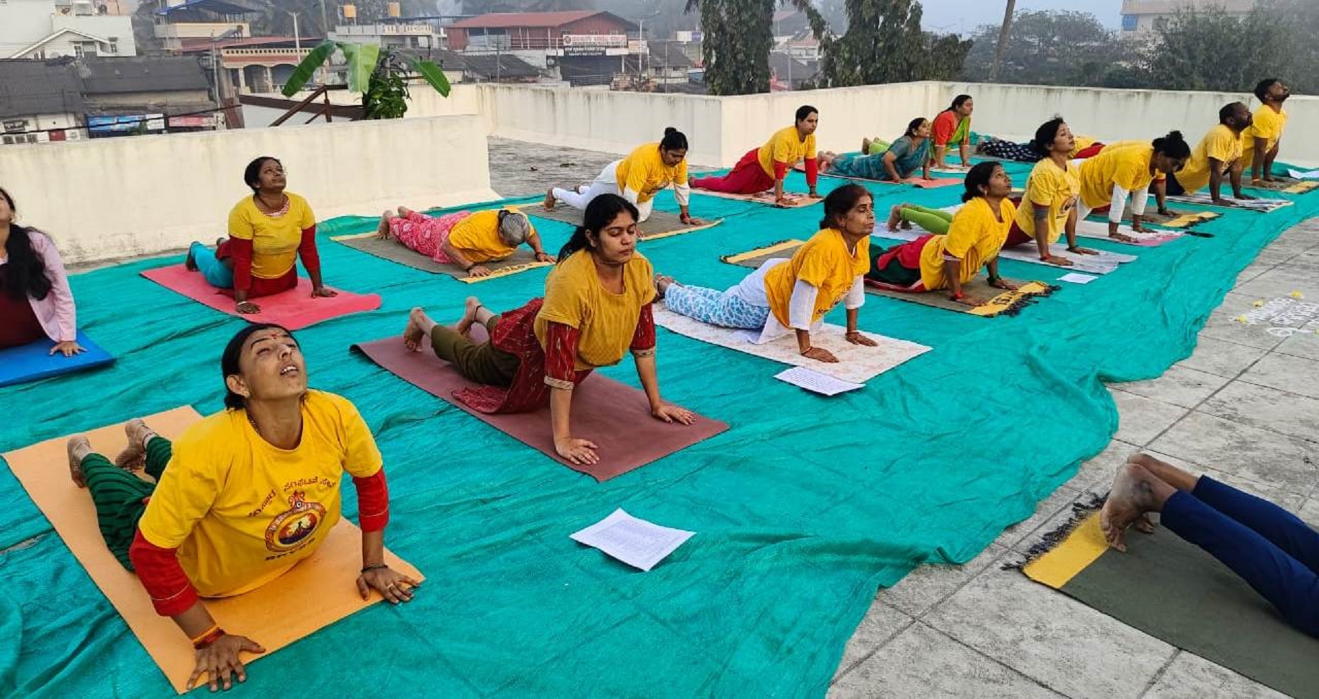 ಅರಕಲಗೂಡಿನಲ್ಲಿ ಮಂಗಳವಾರ ರಥಸಪ್ತಮಿ ಪ್ರಯುಕ್ತ ಪತಂಜಲಿ ಯೋಗಶಿಕ್ಷಣ ಸಮಿತಿ ಸದಸ್ಯರು ಸಾಮೂಹಿಕ ಸೂರ್ಯ ನಮಸ್ಕಾರ ನಡೆಸಿದರು.