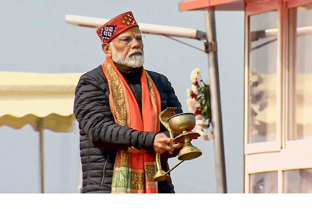 PHOTOS | ಮಹಾಕುಂಭ ಮೇಳ: ತ್ರಿವೇಣಿ ಸಂಗಮದಲ್ಲಿ ಪ್ರಧಾನಿ ಮೋದಿ ಪುಣ್ಯ ಸ್ನಾನ