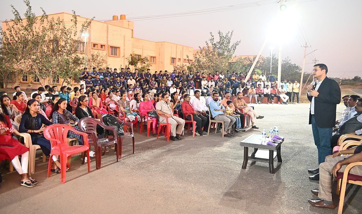 ಬಳ್ಳಾರಿ | ಸದೃಢ ರಾಷ್ಟ್ರಕ್ಕೆ ವಿದ್ಯಾರ್ಥಿಗಳ ಪಾತ್ರ ಮುಖ್ಯ: ಡಿಸಿ ಪ್ರಶಾಂತ