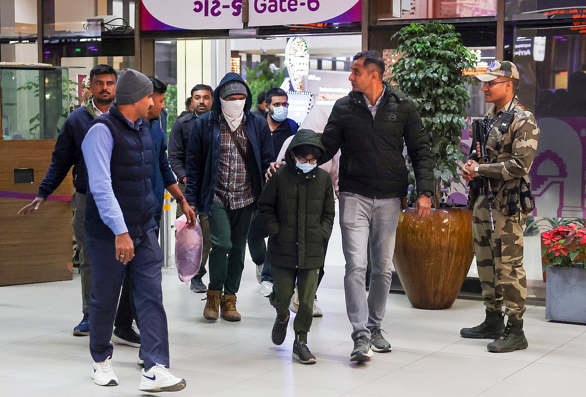 ಅಮೆರಿಕದಿಂದ ಗಡೀಪಾರು: ಅಹಮದಾಬಾದ್‌ ತಲುಪಿದ 33 ಮಂದಿ

