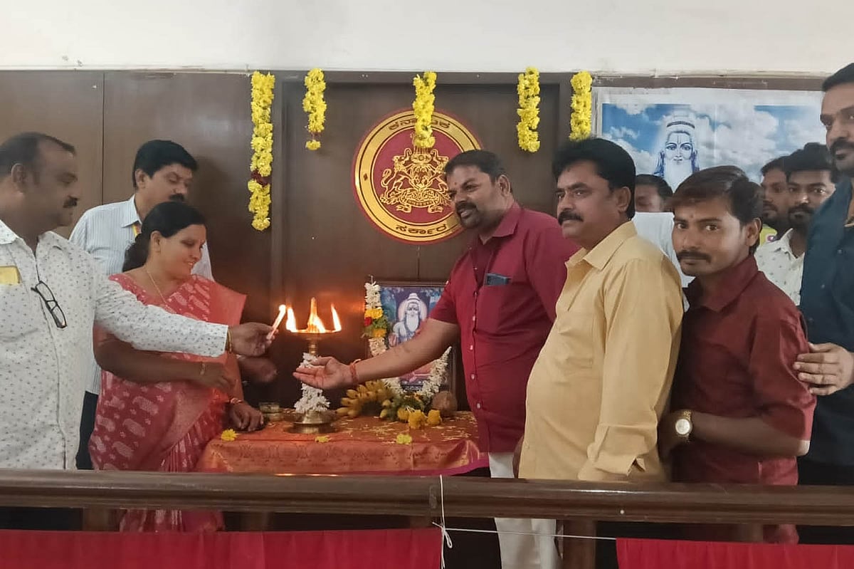 ಸವಿತಾ ಮಹರ್ಷಿ ಯುಗಪುರುಷ: ರುಕ್ಮಿಣಿಬಾಯಿ 