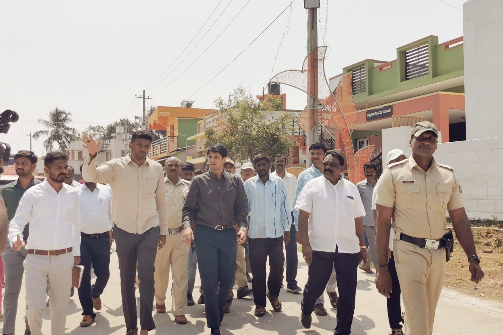 ತಿ.ನರಸೀಪುರದ ತ್ರಿವೇಣಿ ಸಂಗಮದಲ್ಲಿ ‘ಕುಂಭಮೇಳ’ದ ಸಿದ್ಧತೆಯನ್ನು ಜಿಲ್ಲಾಧಿಕಾರಿ ಜಿ.ಲಕ್ಷ್ಮೀಕಾಂತ ರೆಡ್ಡಿ ಭಾನುವಾರ ಪರಿಶೀಲಿಸಿದರು