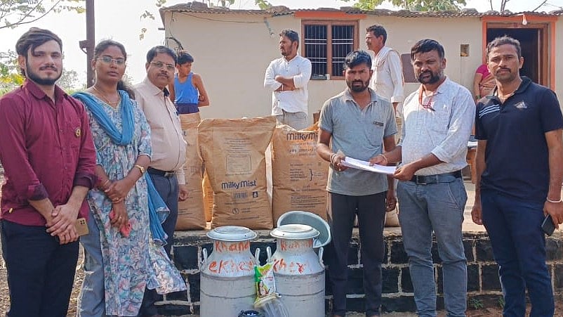 ಔರಾದ್ | ಕಲಬೆರಕೆ ಶಂಕೆ: ಹಾಲಿನ ಡೈರಿ ಮೇಲೆ ದಾಳಿ