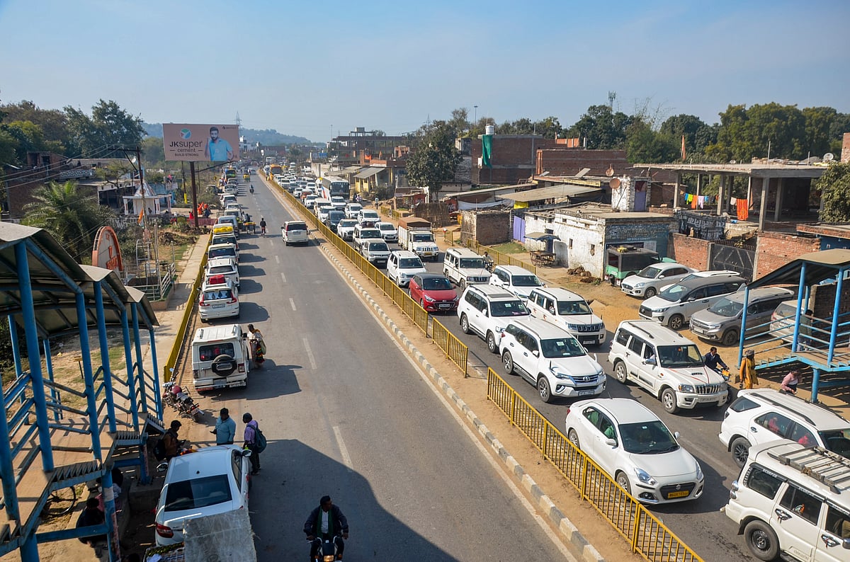 ಮಹಾಕುಂಭ ಮೇಳ: 300 ಕಿ.ಮೀ. ಸಂಚಾರ ದಟ್ಟಣೆ