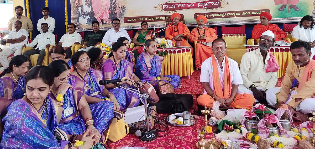 ಸಾಮೂಹಿಕ ವಿವಾಹ: ಅನ್ನದಾನೀಶ್ವರ ಮಹಾಸ್ವಾಮೀಜಿ ಆಶೀರ್ವಚನ