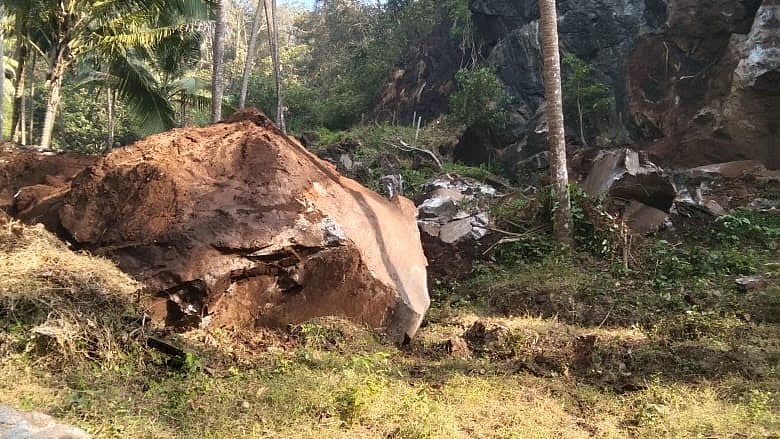 ಯಲ್ಲಾಪುರ: ಕೊಡ್ಲಗದ್ದೆಯಲ್ಲಿ ಬಂಡೆ ಕುಸಿತ