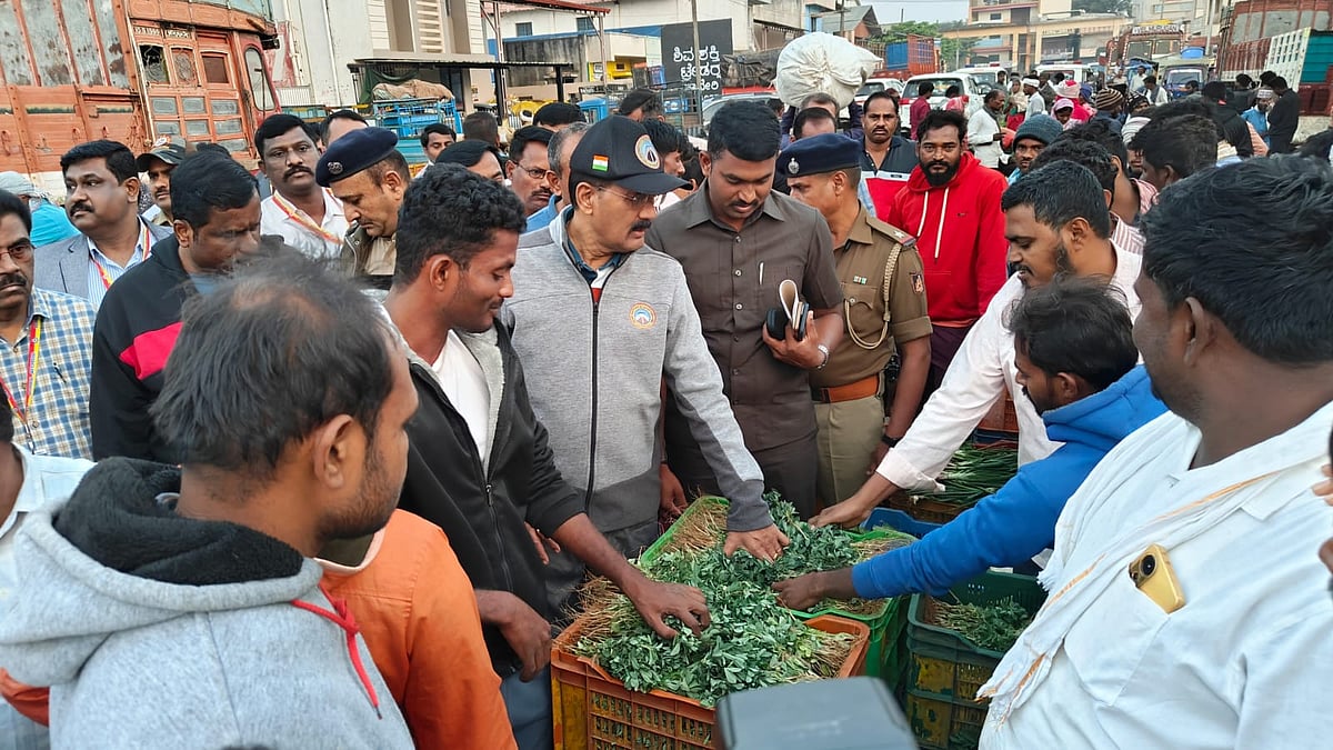 ಹಾವೇರಿ | ಬೆಳಿಗ್ಗೆಯೇ ಮಾರುಕಟ್ಟೆಗೆ ಲಗ್ಗೆ ಇಟ್ಟ ಉಪ ಲೋಕಾಯುಕ್ತ: ತೂಕದಲ್ಲಿ ಮೋಸ