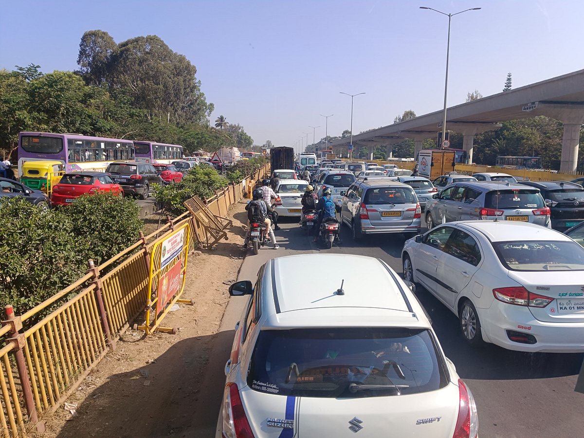 ಬೆಂಗಳೂರು | ಏರೊ ಇಂಡಿಯಾ ವೈಮಾನಿಕ ಪ್ರದರ್ಶನ: ಸಂಚಾರ ದಟ್ಟಣೆ; ಸವಾರರ ಪರದಾಟ