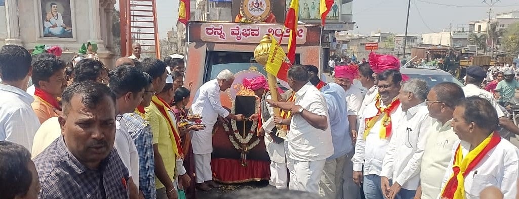 ಮಹಾಲಿಂಗಪುರ: ರನ್ನ ರಥಯಾತ್ರೆಗೆ ಅದ್ಧೂರಿ ಚಾಲನೆ