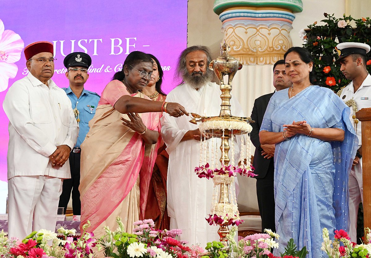 Art of Living | ಮಹಿಳಾ ಸಮ್ಮೇಳನ: ಮಾನವೀಯ ಮೌಲ್ಯಕ್ಕೆ ಒತ್ತು ನೀಡಿ; ಮುರ್ಮು
