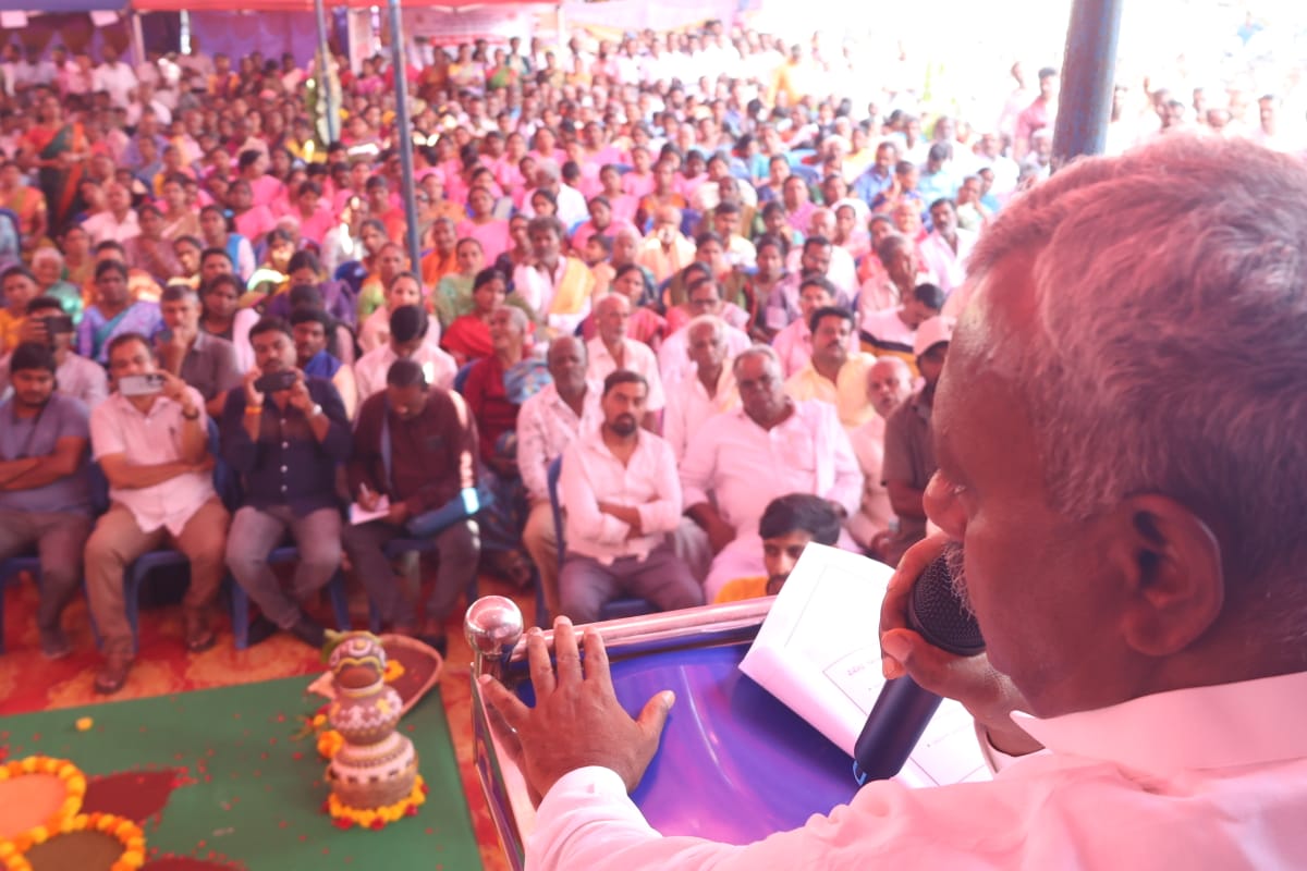 ಚಿತ್ರ 1: ಚಿಕ್ಕನಹಳ್ಳಿಯಲ್ಲಿ  ನಡೆದ ಜನಸ್ಪಂದನಾ ಕಾರ್ಯಕ್ರಮದಲ್ಲಿ ಶಾಸಕ ಎಸ್.ಟಿ.ಸೋಮಶೇಖರ್ ಮಾತನಾಡಿದರು.