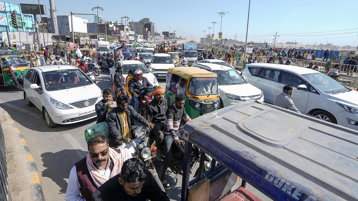 ಮಹಾ ಕುಂಭಮೇಳ: UP – MP ಗಡಿಯಲ್ಲಿ ವಾರಾಂತ್ಯದಲ್ಲಿ ವಿಪರೀತ ವಾಹನ ಸಂಚಾರ