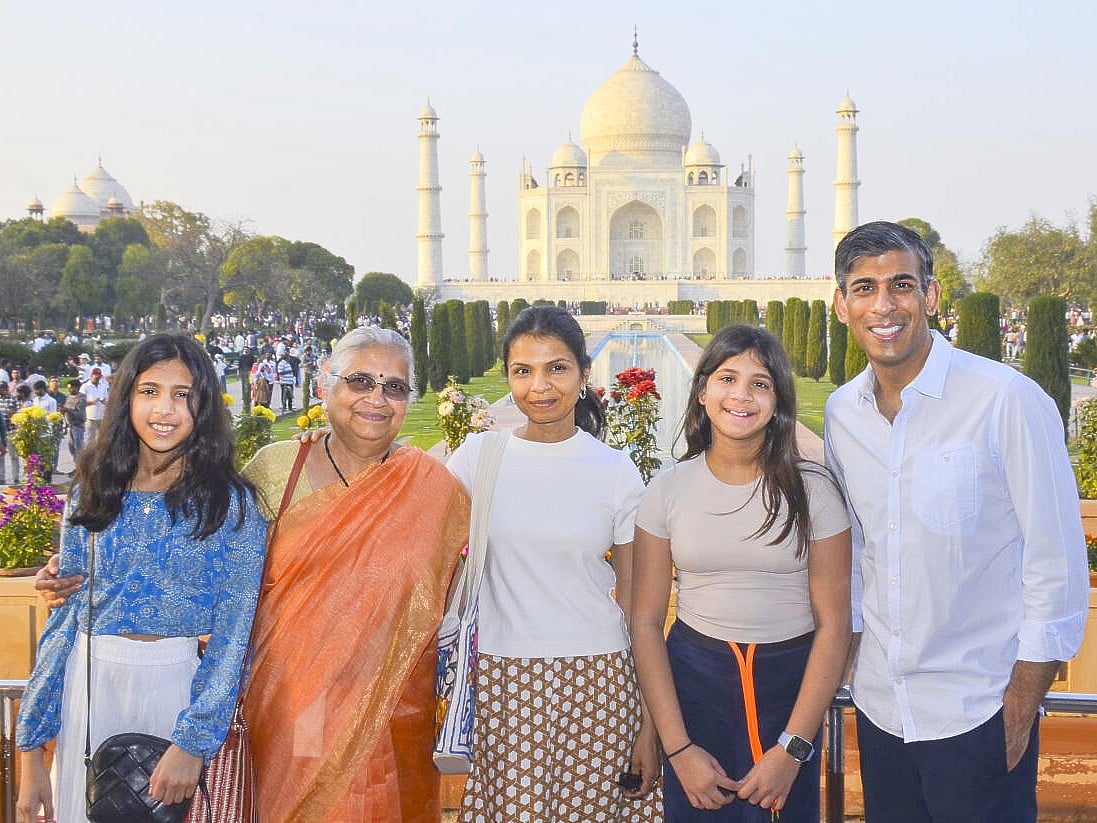 PHOTOS: ಪತ್ನಿ, ಮಕ್ಕಳು, ಅತ್ತೆಯೊಂದಿಗೆ ತಾಜ್‌ಮಹಲ್‌ಗೆ ಭೇಟಿ ನೀಡಿದ ರಿಷಿ ಸುನಕ್
