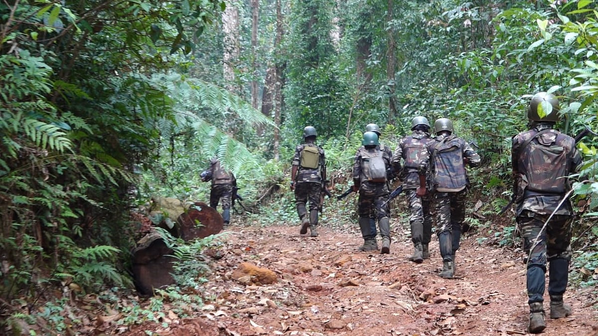 ಛತ್ತೀಸಗಢ: ಭದ್ರತಾ ಸಿಬ್ಬಂದಿ ಮುಂದೆ ಶರಣಾದ 18 ನಕ್ಸಲರು