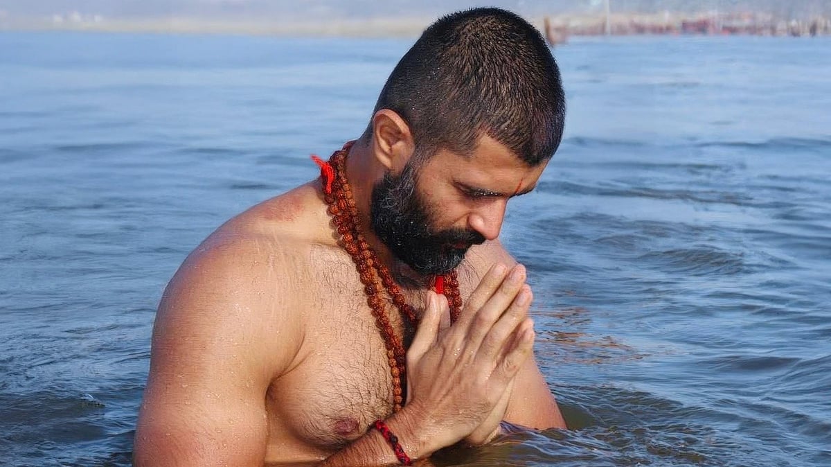 ಮಹಾಕುಂಭ ಮೇಳದಲ್ಲಿ ತೆಲುಗು ನಟ ವಿಜಯ್ ದೇವರಕೊಂಡ ಭಾಗಿ; ಸಂಗಮದಲ್ಲಿ ಪುಣ್ಯಸ್ನಾನ