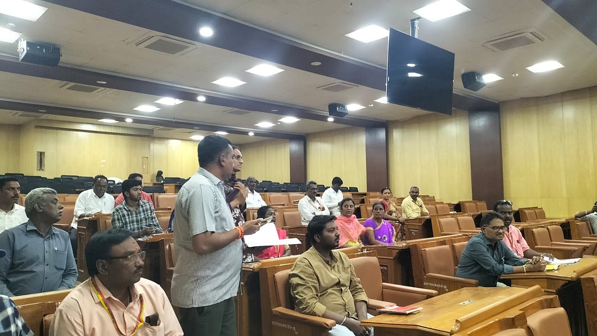 ‘ಬಿ’ ಖಾತೆ; ಹಣ ಪಡೆದ ದೂರು ಬಂದರೆ ಕ್ರಮ; ಶಾಸಕ ಪ್ರದೀಪ್ ಈಶ್ವರ್ ಸಭೆ