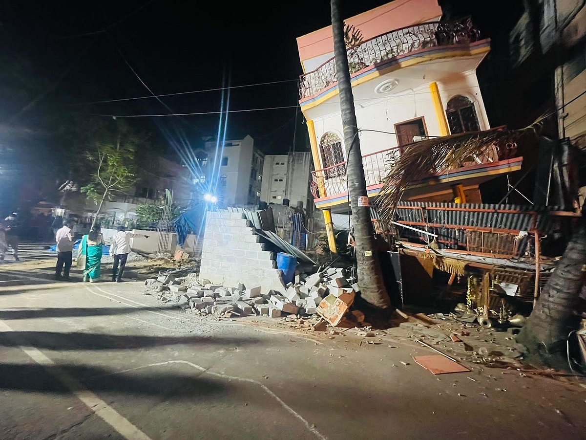 ಬೆಂಗಳೂರು | ಕುಸಿದ ಕಟ್ಟಡ: ತೆರವು ಕಾರ್ಯಾಚರಣೆ ಆರಂಭ