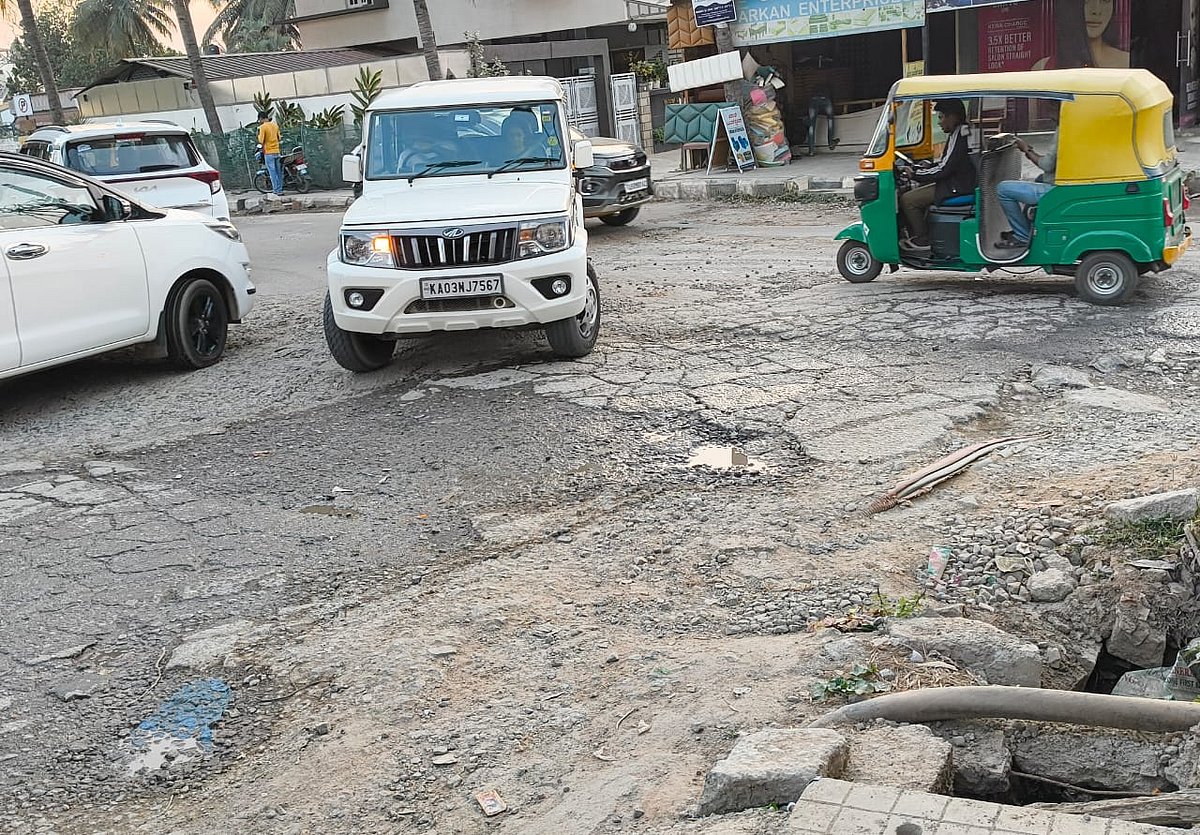 ಯಲಹಂಕ: ಸಂಪಿಗೇಹಳ್ಳಿ-ಚೊಕ್ಕನಹಳ್ಳಿ ಮುಖ್ಯರಸ್ತೆ ಗುಂಡಿಮಯ